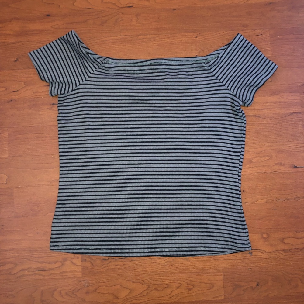 Shoulder shirt